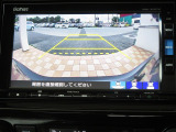ギヤをRに入れるとナビの画面に後ろの映像が映るリヤカメラ付!後退時の安全確認やコンディションの悪い視界でもカラーバックモニターがドライバーをサポート☆☆☆
