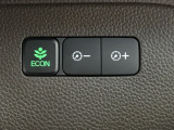 【eコンスイッチ】低燃費運転をサポートするECONモード。スイッチをONすると、エンジンやトランスミッション、A/Cなどを協調制御し、燃費の向上に貢献。エコドライブの効果を高めます。