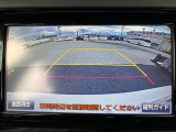 後方モニター表示でバック時の障害物もしっかり見えます!