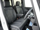 運転席のスペースはゆったりしていて、視界も広く確保されているので普段の運転からロングドライブまで快適です。