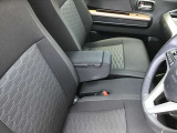 広々とした運転席で快適に運転できますね☆