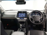 オシャレなインテリアで運転する気分も盛り上がりますよね^^