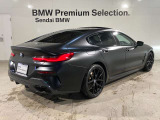 FR(後輪駆動)コンセプト:BMWがこだわり続ける優れた俊敏性やコントロール性を実現する駆動コンセプトです。加速時にはパワーを後輪で路面に伝え、ブレーキング時は前輪でダイレクトな操作を実現します。