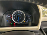 視認性に優れたメーターを採用しており、走行中でも車速や情報が分かりやすく表示されます。運転時の視線移動をむりのない範囲に抑え、快適で安心感のあるドライブをサポートします。
