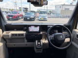 【インパネ全体】手が届きやすく、どなたでも運転しやすいです。シンプルで使いやすい設計になっています!
