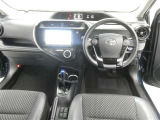 運転席からの視界はこんな感じです☆お気軽にご来店いただき、実際に座って是非お確かめください。ドライバーに寄り添う快適な操作フィールをもたらすステアリングです。