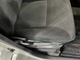 痛みの出やすい運転席シートの角、フロアマット、座面、ともに良好です