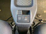 スマートな電子制御式パーキングブレーキに加え、渋滞時などでブレーキペダルから足を離しても停車を維持するオートブレーキホールド機能により、運転がより快適になります。