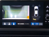 バックカメラの画像です。ガイドラインがスムースな車庫入れをサポートいたします。車庫入れの安心感がアップしますね。