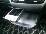 運転席からもスムーズに手が届く設計で、信号待ちやちょっとした休憩にさっと飲むことができるのでロングドライブも快適です。