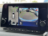 アラウンドビューモニターは、まるで上空から見たような映像で駐車をサポート!苦手な駐車も心強いですね!