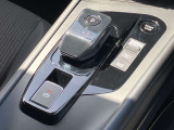 AUTO HOLD機能搭載してあります!ブレーキを踏んで停止すると、自動的にブレーキ力を保持します。信号待ちや渋滞中などに、ブレーキペダルを踏み続ける必要がなく、足の疲れを軽減してくれます☆