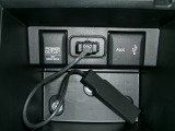 12V電源ソケットを設置しております。周辺機器の充電にご利用頂けます。