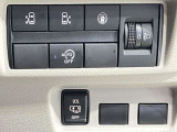運転席側から両側スライドドアの開閉できます