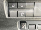 運転席側から両側電動スライドドアの開閉ができます
