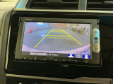 リバースギアに入れるだけで後方の表示へ切り替わります。夜間や雨の日の駐車も楽になりますよ。