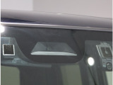 ホンダセンシング機能を支えているフロントカメラ(ドライブレコーダーではございません)!道路状況等を検知してドライバーの安全運転をサポート!※能力には限界がありますので過信せず安全運転をお願いします!