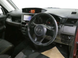運転席まわりもすっきりとしたデザインで操作性もいいですよ★