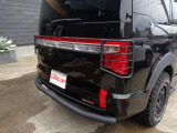 カスタム車、フロントグリル・バックロゴマットブラック仕様、前後バンパーガード JAOS製サイドステップ・オーバーフェンダー、社外16インチ、グッドリッチATタイヤ、前後レンズガード
