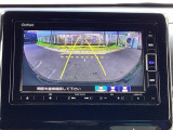 バックモニター付きで、車庫入れやバック時の後方確認をしっかりサポート。モニターに映し出される映像で死角も確認しやすく、狭い場所での駐車や後退時の操作をより安心して行えます。
