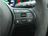 ◆アダプティブクルーズコントロール◆予め設定した車速内でクルマが自動的に加減速。前走車との適切な車間距離を維持しながら追従走行します。【LKAS】車線維持支援システムでステアリング操作を支援。