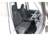 ■車内クリーニング■専門スタッフが見えないところまで徹底洗浄!車内のニオイもリフレッシュ!目に見えないところまで美しくがモットーです。だから、当店の中古車は内装にも自信があります!