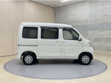 全車1年間の走行距離無制限のロングラン保証付きです。また、さらに安心をお求めの方には1年〜2年の保証延長ができる「ロングラン&alpha;保証」(有償)もお選びいただけます。
