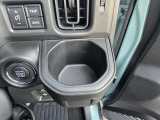 ドリンクホルダもあります。長距離の運転も快適です!