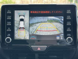 駐車場や交差点で周囲の安全確認をサポートする「パノラミックビューモニター」を搭載。