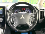 【純正革巻きステアリング】上質な革を使用することで、手にしっかり馴染みとても運転しやすいハンドルです♪