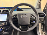 ステアリングスイッチ搭載!手を離さずに手元のスイッチでさまざまな操作が可能。運転中、視線をそらさなくても操作ができて安全です!