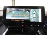 バックモニターは車両を上から見たような映像をナビ画面に表示するパノラミックビューモニター。