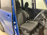 【運転席・助手席転席】運転席の足もともゆったりで長距離ドライブでも快適に★