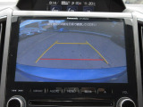 バックカメラの画像です。ガイドラインがスムースな車庫入れをサポートいたします。車庫入れの安心感がアップしますね。