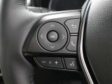 ステアリングスイッチ付き。手を離さずにさまざまな操作が可能です。