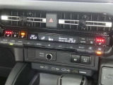 【オートエアコン】車内温度を感知して自動で温度調整をしてくれるのでいつでも快適な車内空間を創り上げます!どの席に座っても快適なドライブが楽しめます♪