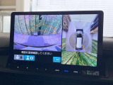 【マルチビューカメラシステム】専用のカメラにより、上から見下ろしたような視点で360度クルマの周囲を確認することができます☆死角部分も確認しやすく、狭い場所での切り返しや駐車もスムーズに行えます。
