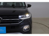 LEDマトリックスヘッドライト IQ.LIGHT:フロントカメラで対向車や先行車を検知し、マトリックスモジュールに搭載された32個のLEDを個別に制御することで最適な配光を行います。