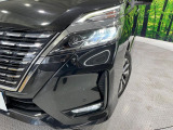 【LEDヘッドライト】悪天候や夜間走行時も良好な視界を確保し安心して運転できる高輝度LEDヘッドライトを装備!点灯速度が早く、消費電力も抑えられています。