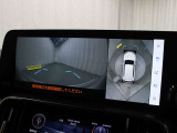 上から車両を見下ろしたような映像をナビゲーション画面に表示する「パノラミックビューモニター(床下透過表示機能付き)も搭載しています。