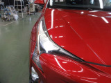 1灯の光源でハイ・ローを切り替えられるBi-Beam LEDランプ。通常ランプの2倍以上明るく約10年のロングライフです。