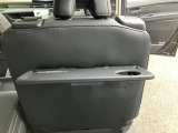 3列目にも、トレイとドリンクホルダー装備!3杯まで収納可能!