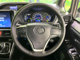 【純正革巻きステアリング】上質な革を使用することで、手にしっかり馴染みとても運転しやすいハンドルです♪