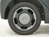 ◆純正ホイール装着車◆シンプルなデザインのホイールキャップ付きです。