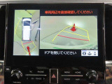 後方の見える安心をお届けするバックガイドモニター付:バックするときのアシストラインもあって楽々バック!車庫入れや縦列駐車をサポートし、苦手な駐車も安心です!今やもう手放せない装備ですネ♪