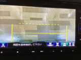 バックカメラの画像です。ガイドラインがスムースな車庫入れをサポートいたします。車庫入れの安心感がアップしますね。