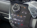 オートエアコンで温度を設定するだけで快適な車内環境を維持することができます