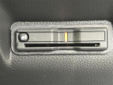 【ETC】有料道路を利用する際に料金所で停止することなく通過できる、ETC車載器(ノンストップ自動料金収受システム機器)が装備されています。セットアップを行うことで利用可能になります。