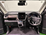 Aピラーの傾斜やヒップポイントの位置を最適化。ひらけた前方視界とノンストレスな運転姿勢で快適なドライブが楽しめます。