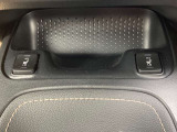 運転席、助手席のフロントシートにはシートヒーターが装備されております。